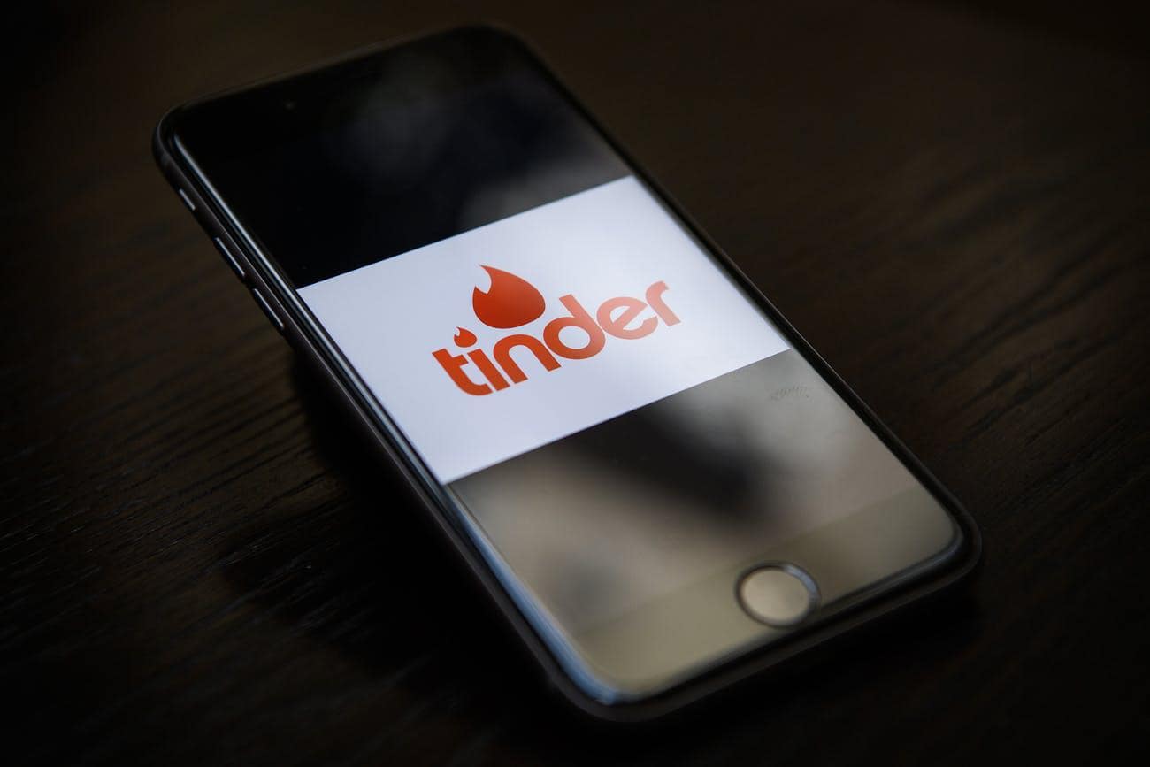 tinder app for threesome
